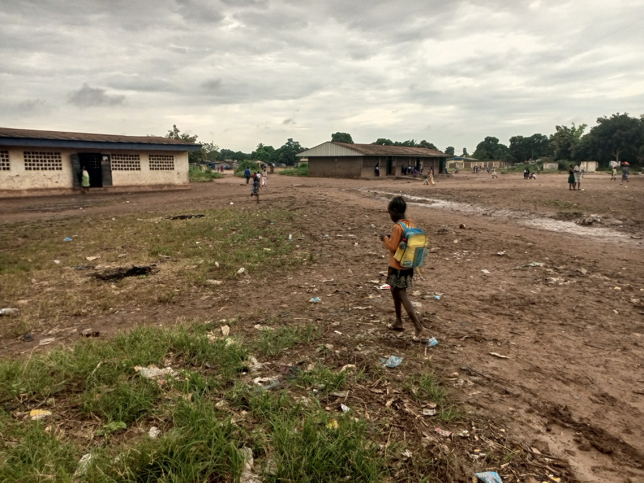 École de Bimbo : L'insalubrité et les inondations perturbent l'apprentissage et menacent la santé des élèves